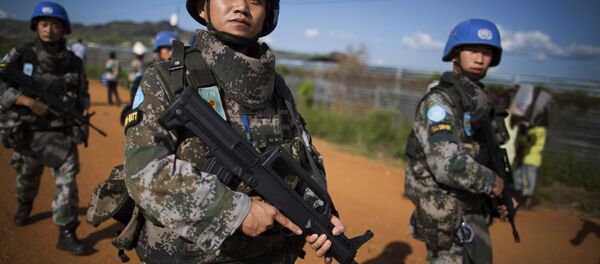Agentes das forças de paz da China patrulham em Juba no Âmbito da missão da ONU, Sudão do Sul, 4 de outubro de 2016 Agentes das forças de paz da China patrulham em Juba no Âmbito da missão da ONU, Sudão do Sul, 4 de outubro de 2016 - Sputnik Brasil