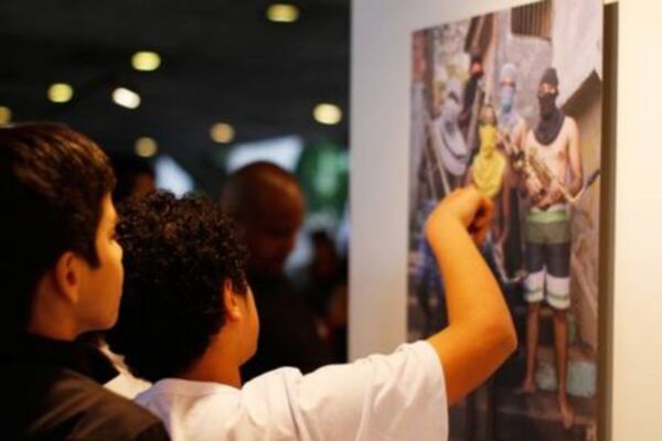 Arte da favela ocupa mais importante Museu de Arte Moderna do Brasil - Sputnik Brasil