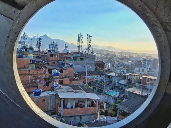 Arte da favela ocupa mais importante Museu de Arte Moderna do Brasil - Sputnik Brasil