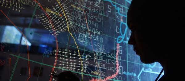 Uma militar no posto de comando durante o plantão - Sputnik Brasil