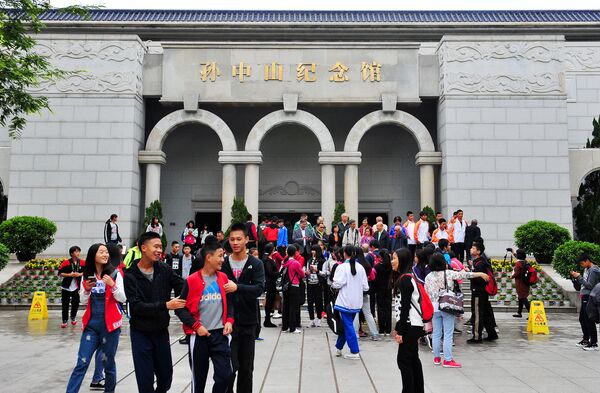 Mais de 1.000 pesquisadores chineses deixam os EUA em meio à repressão contra roubo de tecnologia - Sputnik Brasil