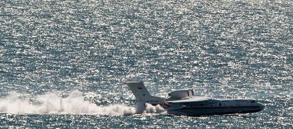 Manobras do Ministério para Situações de Emergência na ilha de Sakhalin, aeronave anfibia Beriev Be-200 - Sputnik Brasil