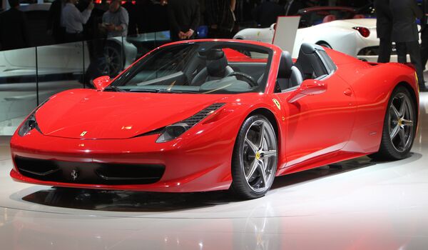 Uma Ferrari 458 Spider em apresentação em 14 de setembro de 2011 - Sputnik Brasil