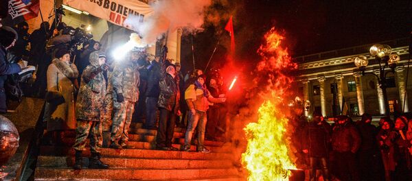 Nacionalistas ucranianos celebram o terceiro aniversário do início dos protestos do Maidan, que, através de violentos combates às forças governamentais, foram responsáveis pela mudança do poder na Ucrânia Nacionalistas ucranianos celebram o terceiro aniversário do início dos protestos do Maidan, que, através de violentos combates às forças governamentais, foram responsáveis pela mudança do poder na Ucrânia - Sputnik Brasil
