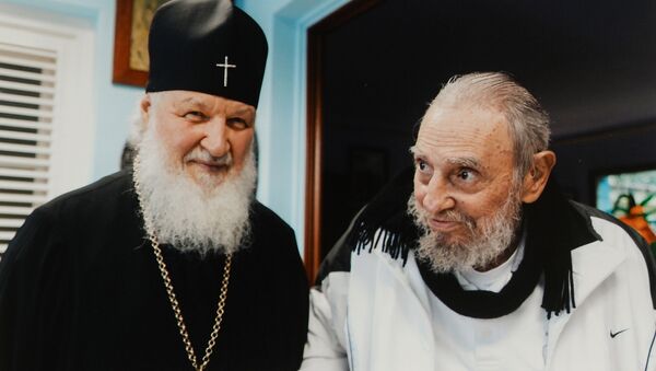 Patriarca de Moscou e de Todas as Rússias Kirill junto ao líder da Revolução Cubana Fidel Castro - Sputnik Brasil