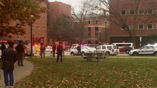 Police cars, fire truck and ambulance line 19th and College avenues near location where active shooter was reported - Sputnik Brasil