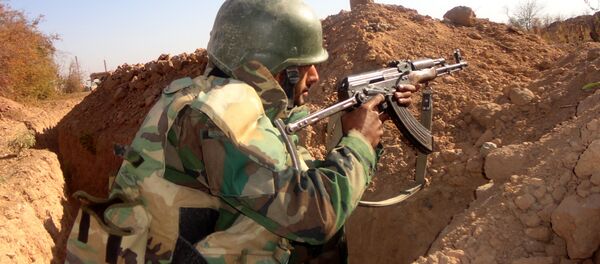 Um soldado do Exército Árabe Sírio - Sputnik Brasil