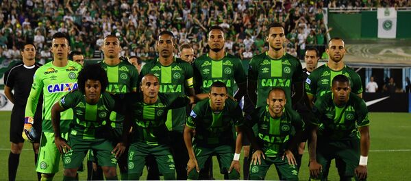 Os jogadores brasileiros da equipe Chapecoense posam ao ser fotografados após uma partida com a equipe argentina San Lorenzo, na Copa Sul-Americana 2016, em 23 de novembro de 2016 - Sputnik Brasil