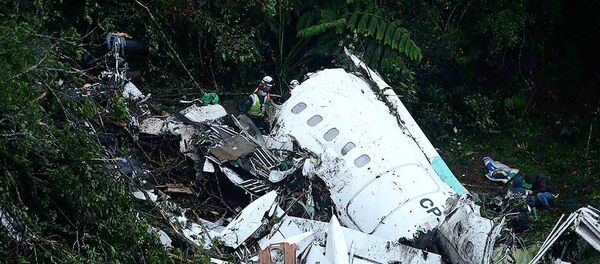 Destroços do avião  da LaMia, que caiu com a equipe Chapecoense e jornalistas - Sputnik Brasil