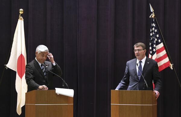 Gal. Nakatani e Ashton Carter, respectivamente, ministro da Defesa do Japão e secretário de Defesa dos EUA. - Sputnik Brasil