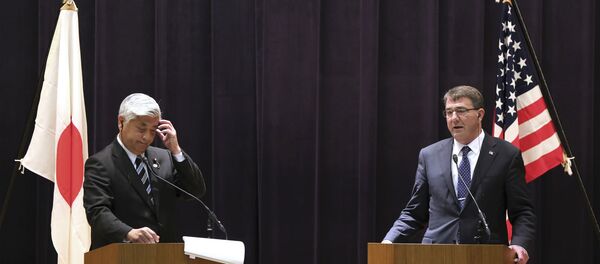 Gal. Nakatani e Ashton Carter, respectivamente, ministro da Defesa do Japão e secretário de Defesa dos EUA. - Sputnik Brasil