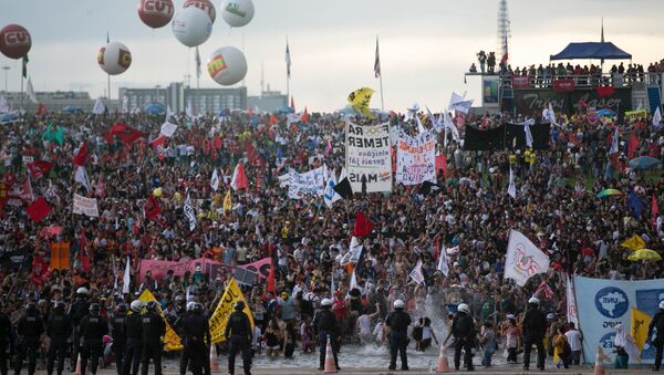 Protesto em Brasília contra a PEC dos Gastos Públicos - Sputnik Brasil