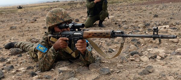 Soldados do Ministério da Defesa da Armênia e da Rússia durante exercícios Irmandade indestrutível 2015 na Armênia (foto de arquivo) - Sputnik Brasil