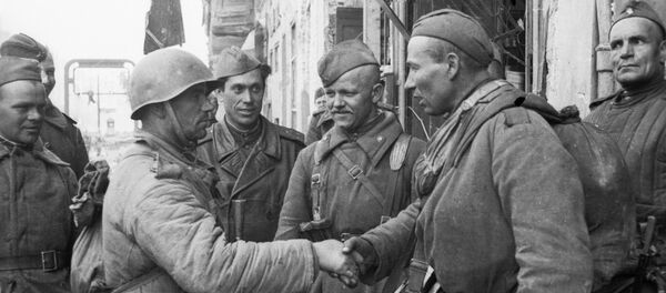 Restos de 49 soldados do Exército Vermelho são enterrados em Brandenburgo - Sputnik Brasil