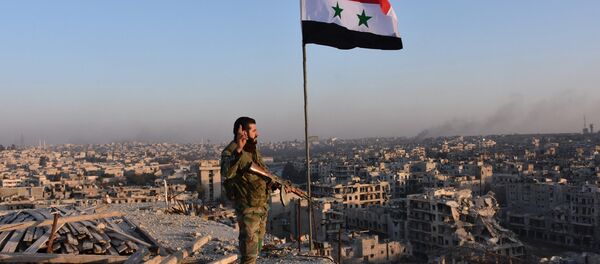 Soldado sírio em Aleppo depois da retomada total da zona norte da cidade (foto de arquivo) - Sputnik Brasil