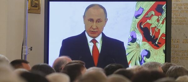 A Mensagem anual à Assembleia Federal de Vladimir Putin transmitida no Kremlin, em Moscou, em 1 de dezembro de 2016 - Sputnik Brasil