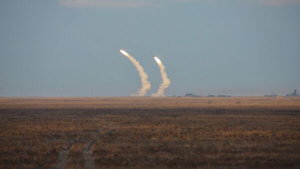 Testes de voo de controle de mísseis balísticos de longo alcance da Ucrânia durante treinamentos militares perto da Crimea, 1 de decembro, 2016 - Sputnik Brasil