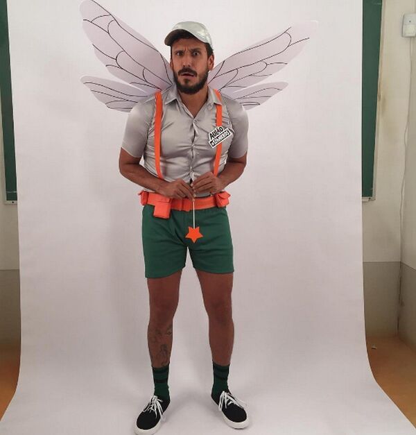 Até de Fada , o professor Renato já se vestiu para tirar as dúvidas dos alunos - Sputnik Brasil