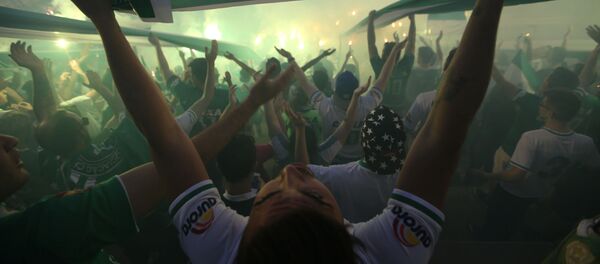 Torcida do Chapecoense no estádio Arena Condá na cidade brasileira de Chapecó Torcida do Chapecoense no estádio Arena Condá na cidade brasileira de Chapecó - Sputnik Brasil