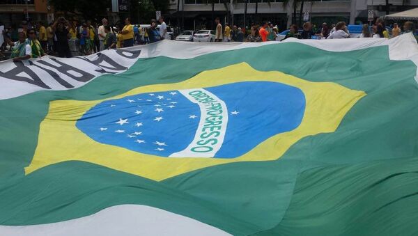 Manifestação em apoio à Lava Jato em Copacabana, Rio de Janeiro, em 4 de dezembro - Sputnik Brasil