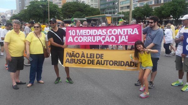 Manifestação em apoio à Lava Jato em Copacabana, Rio de Janeiro, em 4 de dezembro  - Sputnik Brasil
