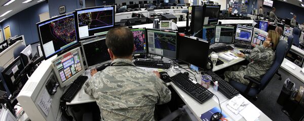 Os soldados da Guarda Nacional dos EUA trabalhando nos computadores - Sputnik Brasil