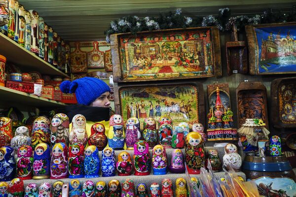 Matryoshkas na Praça Vermelha de Moscou - Sputnik Brasil