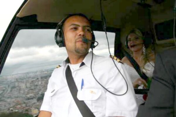 O piloto Peterson Pinheiro tinha experiência em transportar noivas - Sputnik Brasil
