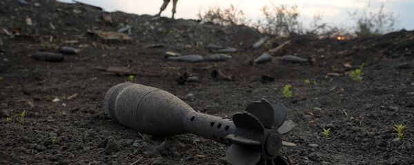 Projétil no posto de controle Dolzhansky na fronteira da região de Lugansk da Ucrânia com a Rússia (foto de arquivo) - Sputnik Brasil