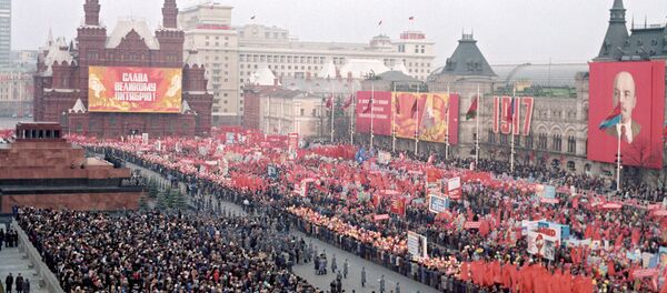 Desfile em honra da Revolução Outubro, em 7 de novembro, na Praça Vermelha Desfile em honra da Revolução Outubro, em 7 de novembro, na Praça Vermelha - Sputnik Brasil