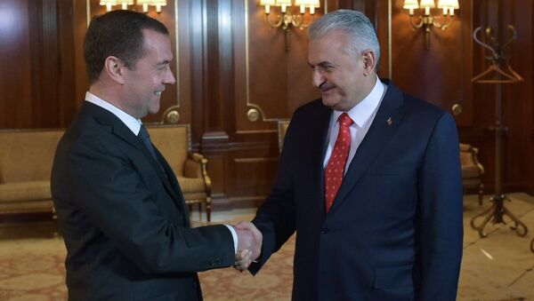 Primeiro-minsitro russo Dmitry Medvedev e seu homólogo turco Binali Yildirim, 6 de dezembro de 2016 - Sputnik Brasil