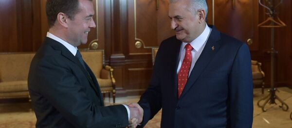 Primeiro-minsitro russo Dmitry Medvedev e seu homólogo turco Binali Yildirim, 6 de dezembro de 2016 - Sputnik Brasil