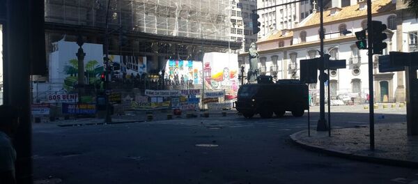 Ato de servidores é violentamente reprimido pela polícia na porta da Alerj - Sputnik Brasil