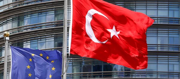 Bandeiras da Turquia e da União Europeia - Sputnik Brasil