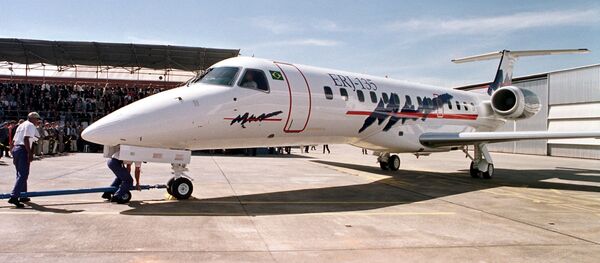 Um Embraer ERJ-135, protótipo do 720, visto na fábrica de São José dos Campos em 12 maio de 1998, foto de arquivo Um Embraer ERJ-135, protótipo do 720, visto na fábrica de São José dos Campos em 12 maio de 1998, foto de arquivo - Sputnik Brasil
