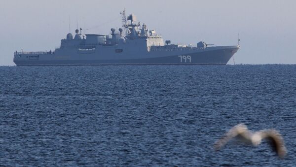 Fragata Admiral Makarov no fundeadouro de Baltiysk, região de Kaliningrado - Sputnik Brasil