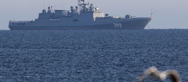 Fragata Admiral Makarov no fundeadouro de Baltiysk, região de Kaliningrado - Sputnik Brasil