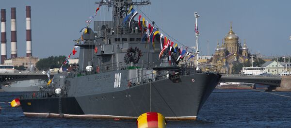 Corveta russa Urengoi durante o desfile militar do Dia da Marinha em São Petersburgo. Corveta russa Urengoi durante o desfile militar do Dia da Marinha em São Petersburgo. - Sputnik Brasil