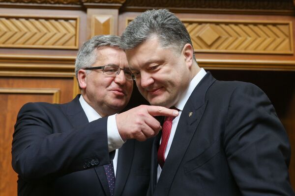 Pyotr Poroshenko e Bronislaw Komorowski em reunião no parlamento da Ucrânia - Sputnik Brasil