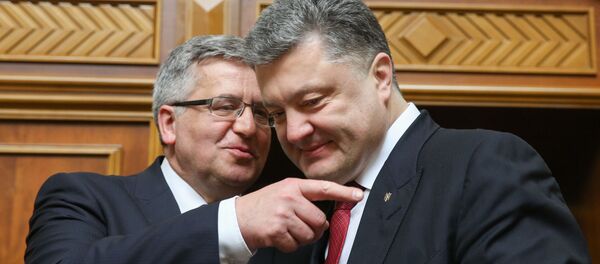 Pyotr Poroshenko e Bronislaw Komorowski em reunião no parlamento da Ucrânia - Sputnik Brasil
