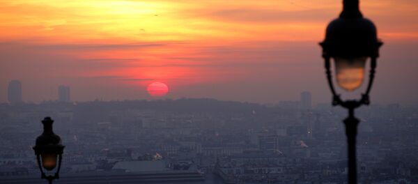 O Sol nascendo sobre Paris (França) em 9 de dezembro de 2016 - Sputnik Brasil