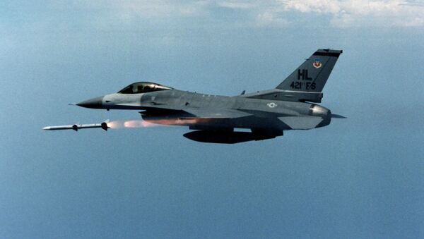 O caça F-16 dos EUA - Sputnik Brasil