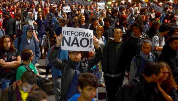 Reforma do Ensino Médio é tema de protestos pelo país - Sputnik Brasil