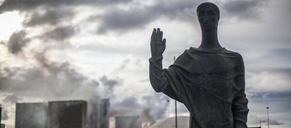 Aprovação da PEC 55 gera cenário de guerra em Brasília - Sputnik Brasil