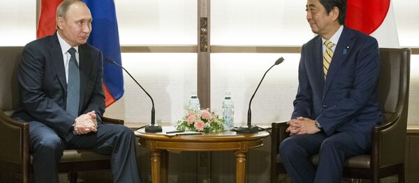 Reunião entre o presidente russo Vladimir Putin e o primeiro-ministro japonês Shinzo Abe em Nagato, Japão, 15 de dezembro de 2016 - Sputnik Brasil