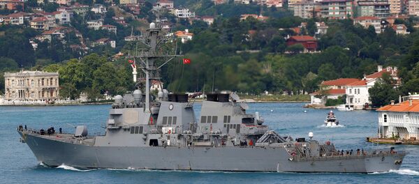 Destróier USS Porter da marinha dos EUA entra no mar Negro pelo estreito de Bósforo em Istambul - Sputnik Brasil