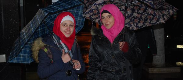 Moradores de Aleppo libertada - Sputnik Brasil