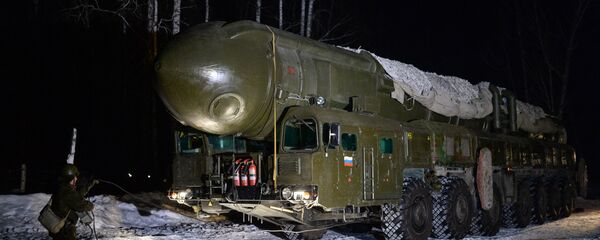 Míssil balístico intercontinental (ICBM) Topol da unidade de mísseis de Novossibirsk durante treinamentos - Sputnik Brasil