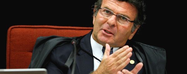 Ministro do STF, Luiz Fux barra pacote anticorrupção no Senado e quer que projeto volte a estaca zero na Câmara Ministro do STF, Luiz Fux barra pacote anticorrupção no Senado e quer que projeto volte a estaca zero na Câmara - Sputnik Brasil