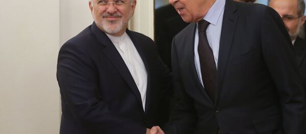 Ministro das Relações Exteriores do Irã Mohammad Javad Zarif e o chanceler russo Sergei Lavrov durante o encontro em Moscou, Rússia, outubro de 2016 - Sputnik Brasil